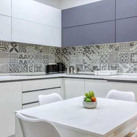 Modern Maisonette, Steps From Valletta & Views! Apartment *