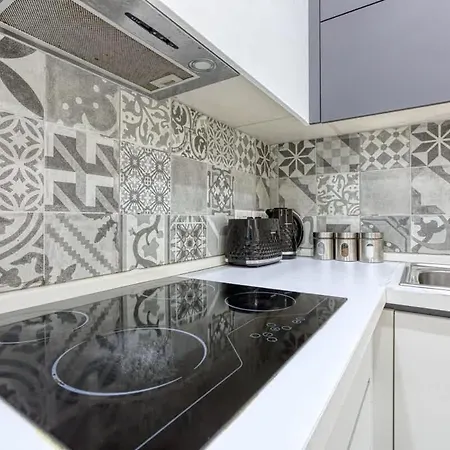 Modern Maisonette, Steps From Valletta & Views! *