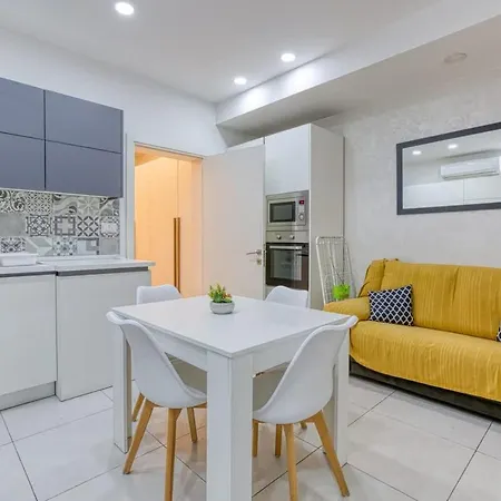 Apartment Modern Maisonette, Steps From Valletta & Views! *