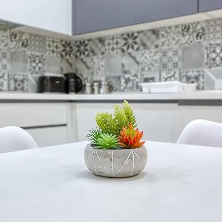 Modern Maisonette, Steps From Valletta & Views! Apartment *