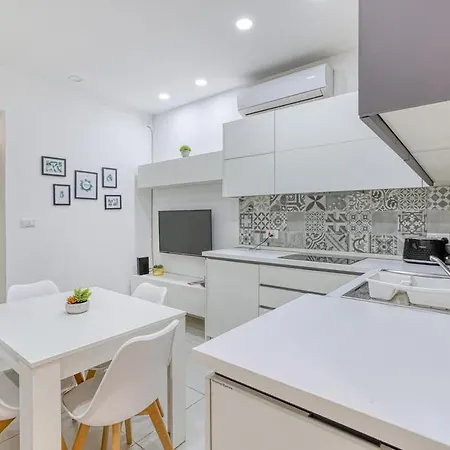 Modern Maisonette, Steps From Valletta & Views! Il-Furjana