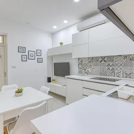 Modern Maisonette, Steps From Valletta & Views! *