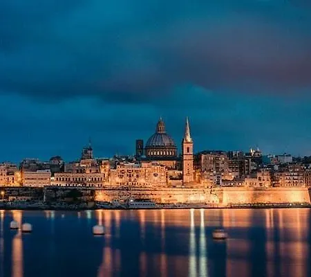Apartamento Modern Maisonette, Steps From Valletta & Views! *