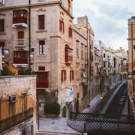 Modern Maisonette, Steps From Valletta & Views!